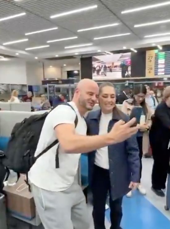 Mexicanos en España reciben a Sheinbaum
