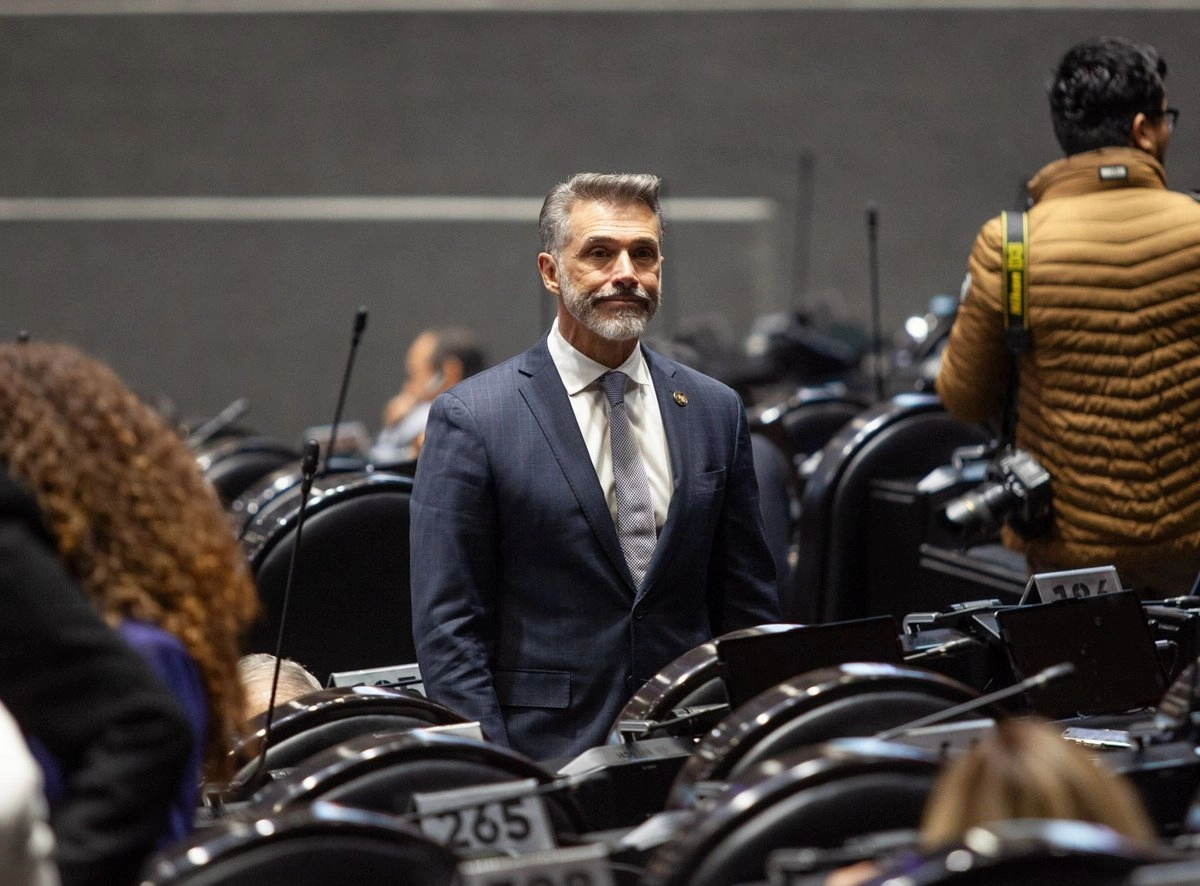 Morena propone cambiar reglas para licencias tras caso Mayer