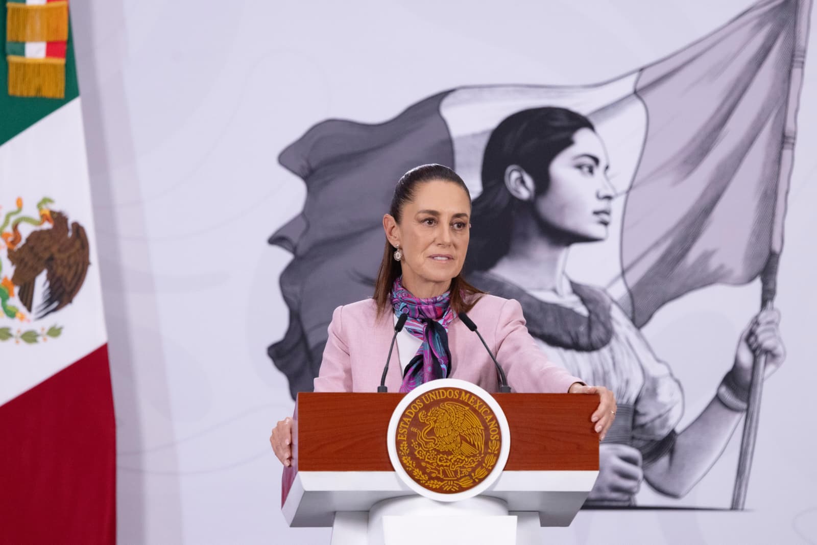 Sheinbaum envía mensaje a Maru Campos por caso CIA: "cumplir la ley no es opcional"