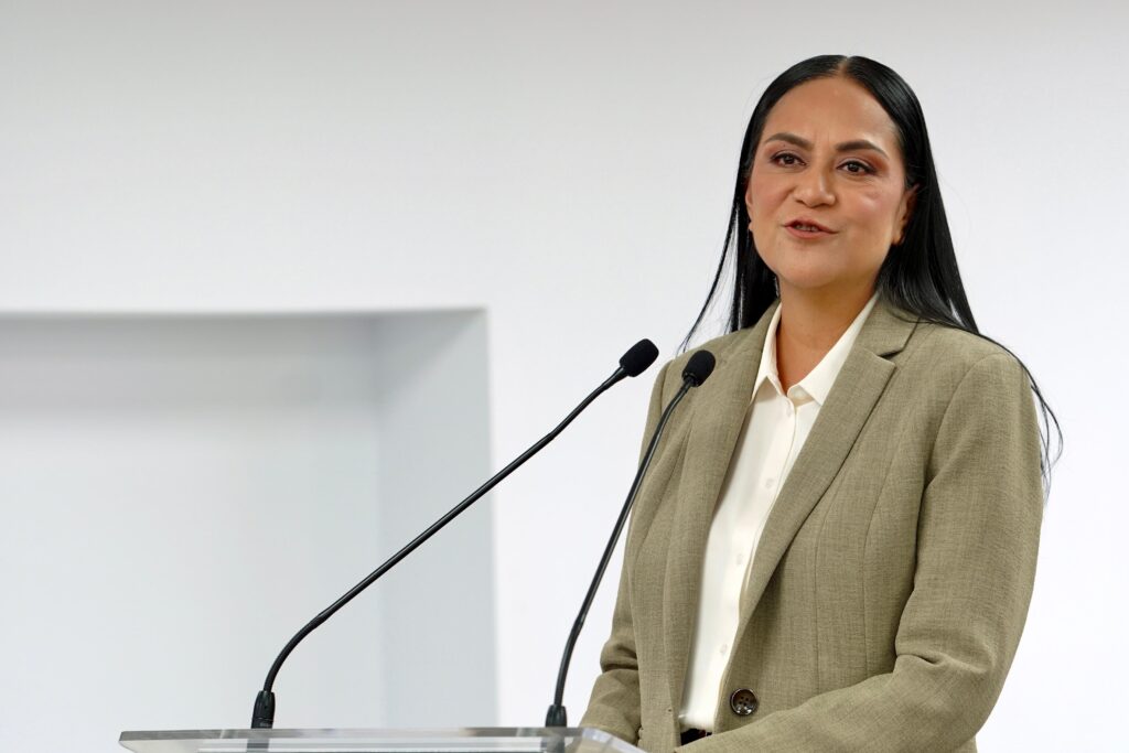 Ariadna Montiel tunde al PAN