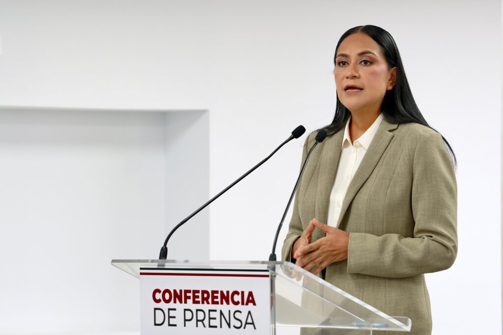 Ariadna Montiel vs Romero