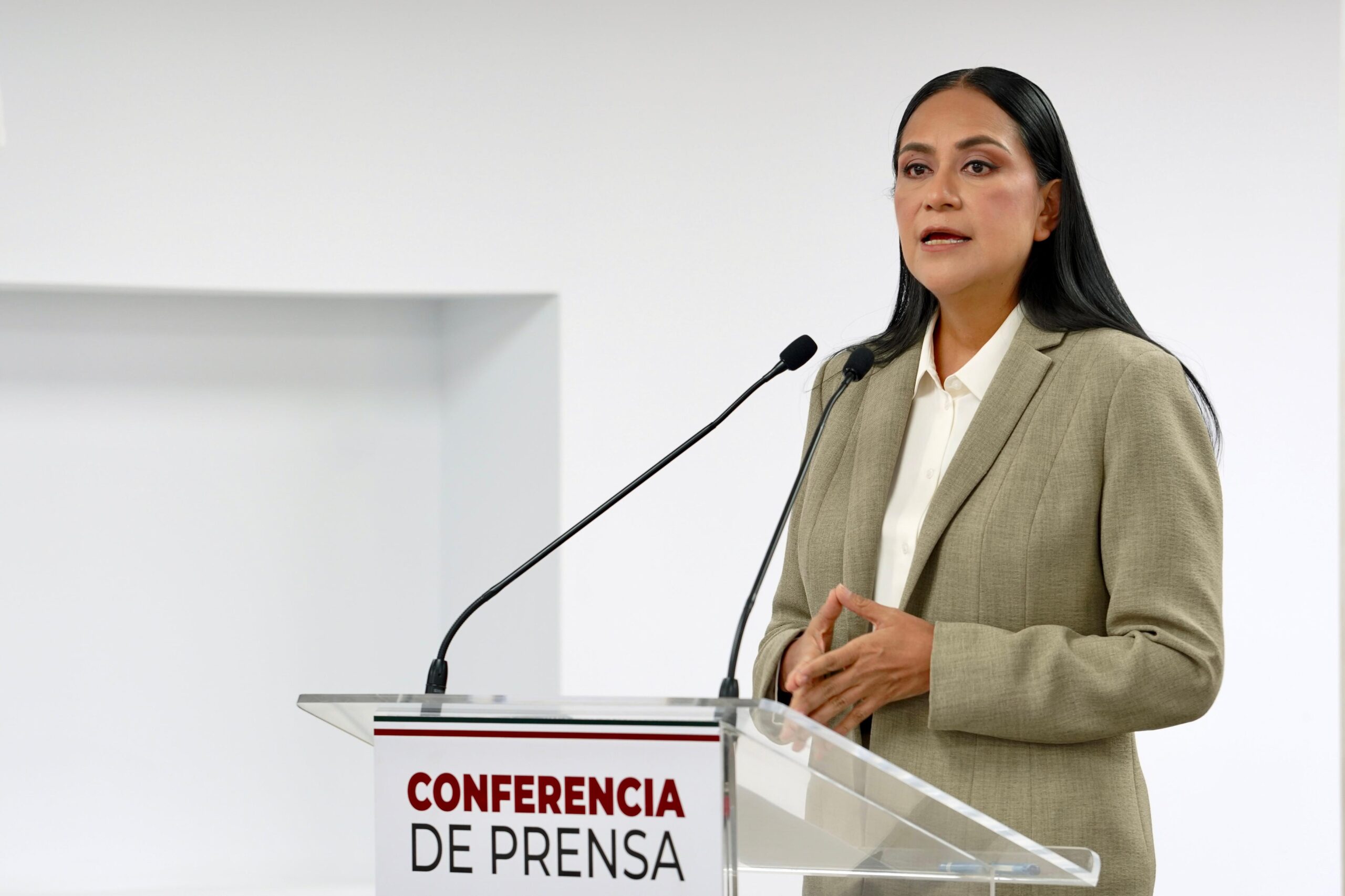Ariadna Montiel vs Romero