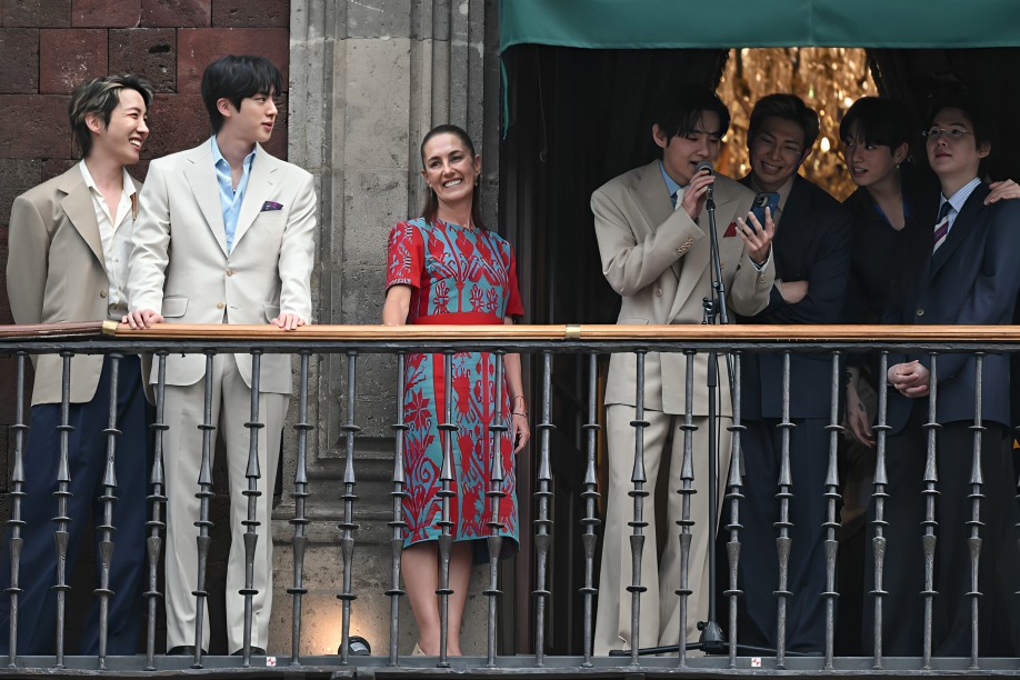 BTS visita a Sheinbaum en Palacio Nacional