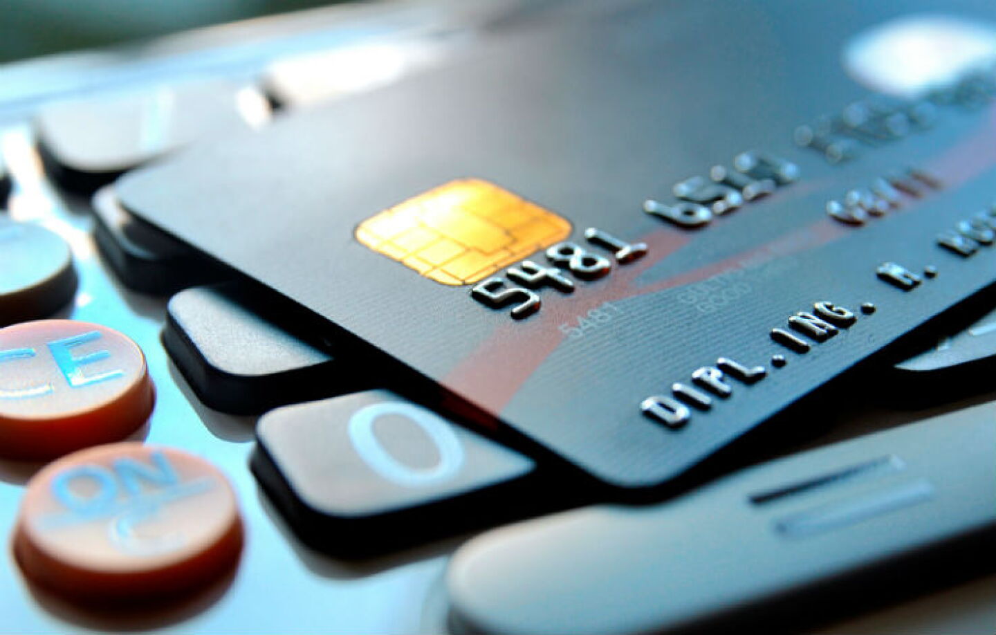 Congelan cuentas bancarias