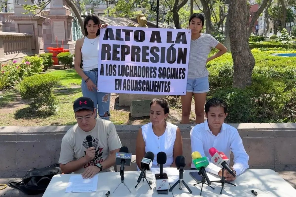 Detienen a activista que protestó por visita de Díaz Ayuso