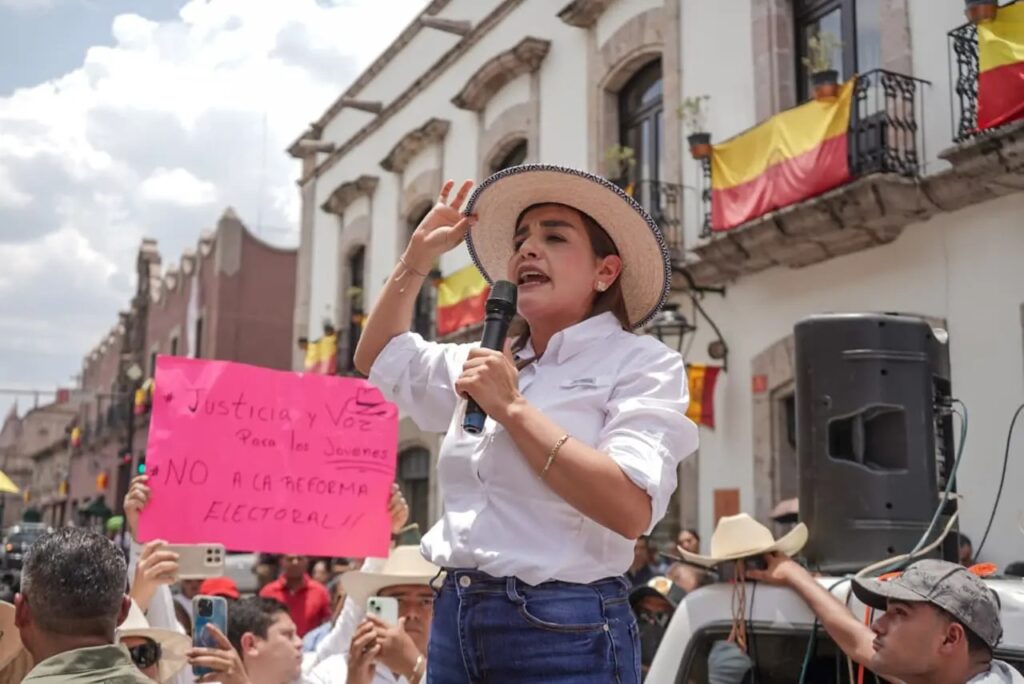 Grecia Quiroz protesta
