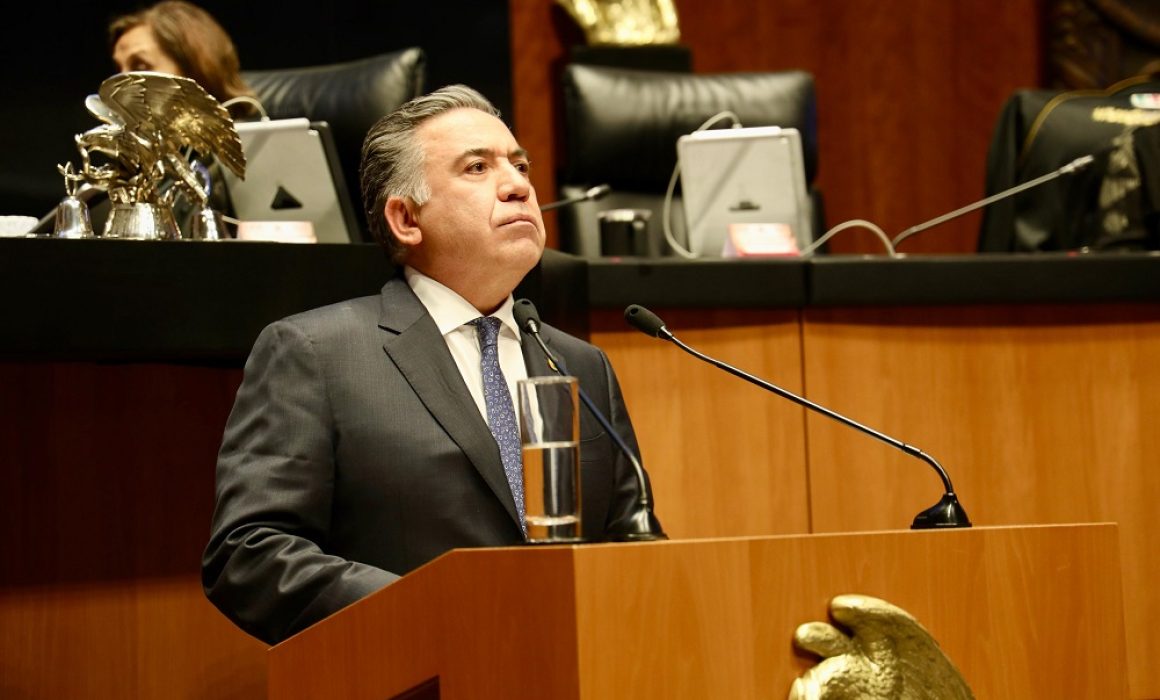 Inzunza pide licencia al Senado por "embestida mediática"
