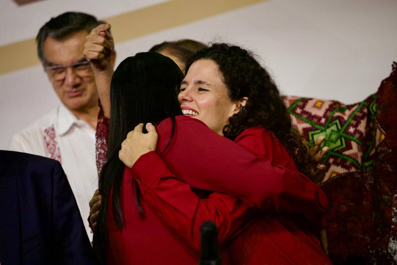Luisa Alcalde y Ariadna Montiel 