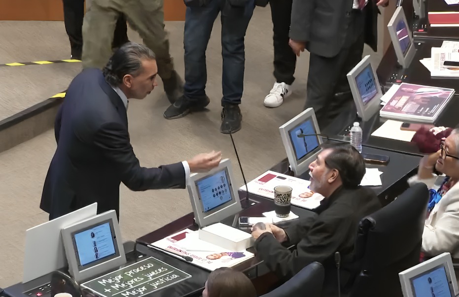 Melgar increpa a Noroña en el Senado; le pide que use playera de apoyo a Rocha