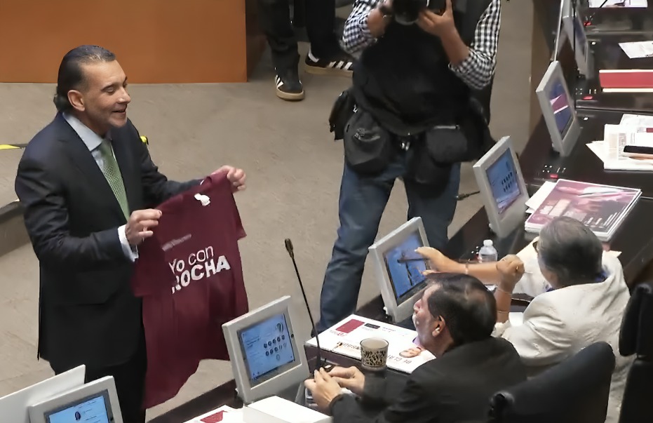 Melgar increpa a Noroña en el Senado; le pide que use playera de apoyo a Rocha
