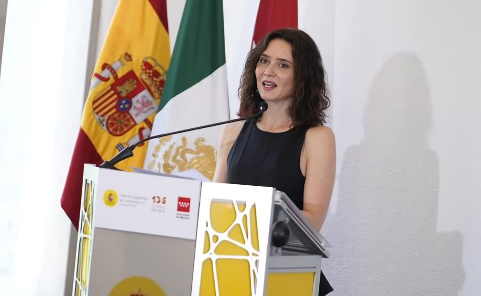Morenistas critican a Díaz Ayuso por escribir Méjico