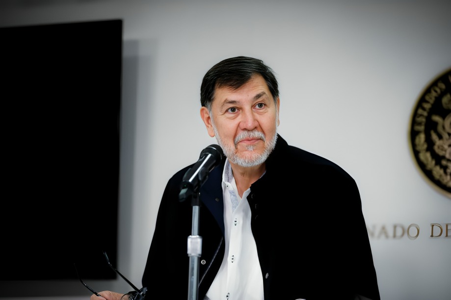 Noroña exhibe a Lilly Téllez