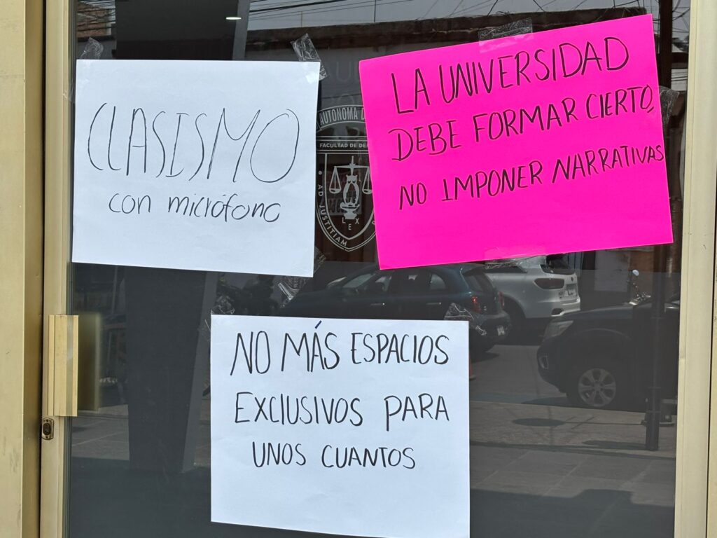 Protestas contra Denise Dresser 