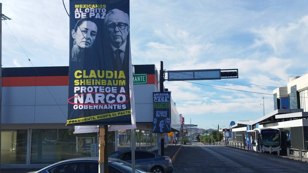 Pendones contra Morena