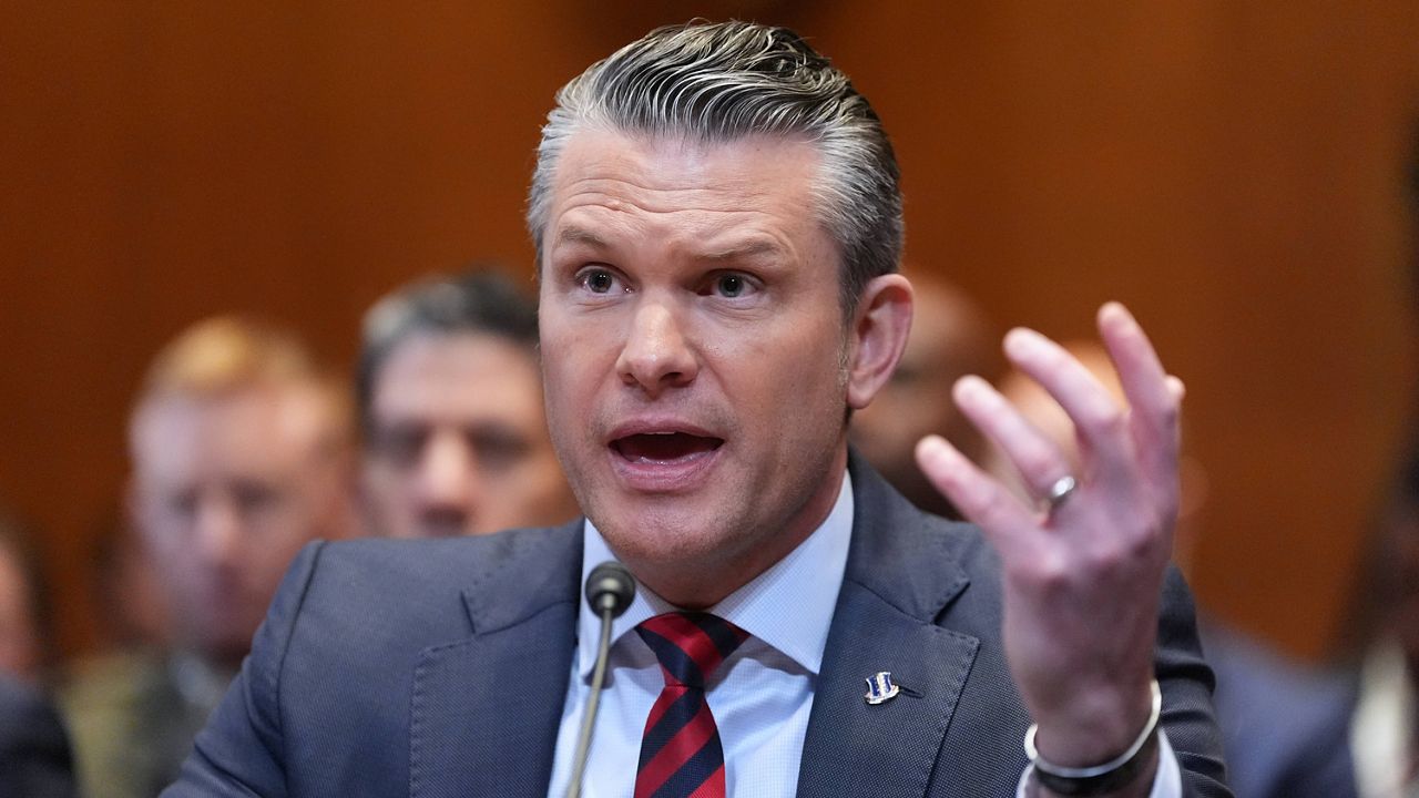Pete Hegseth amenaza a México