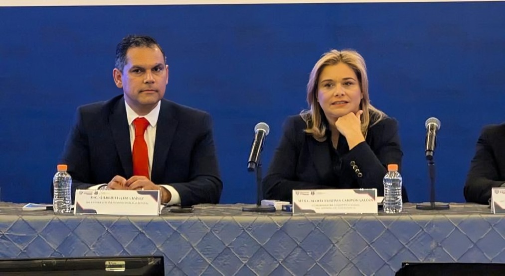 policía panista y Maru Campos