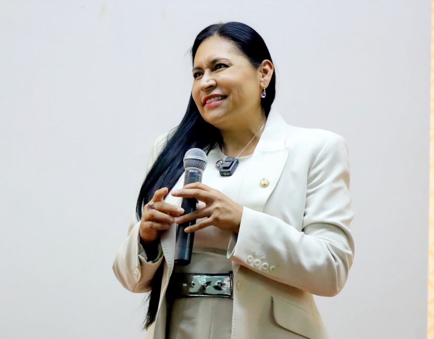 Ana Lilia Rivera solicita licencia en el Senado