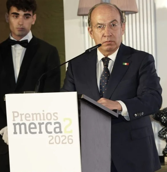 Calderón recibe premio en Madrid por impulsar la democracia