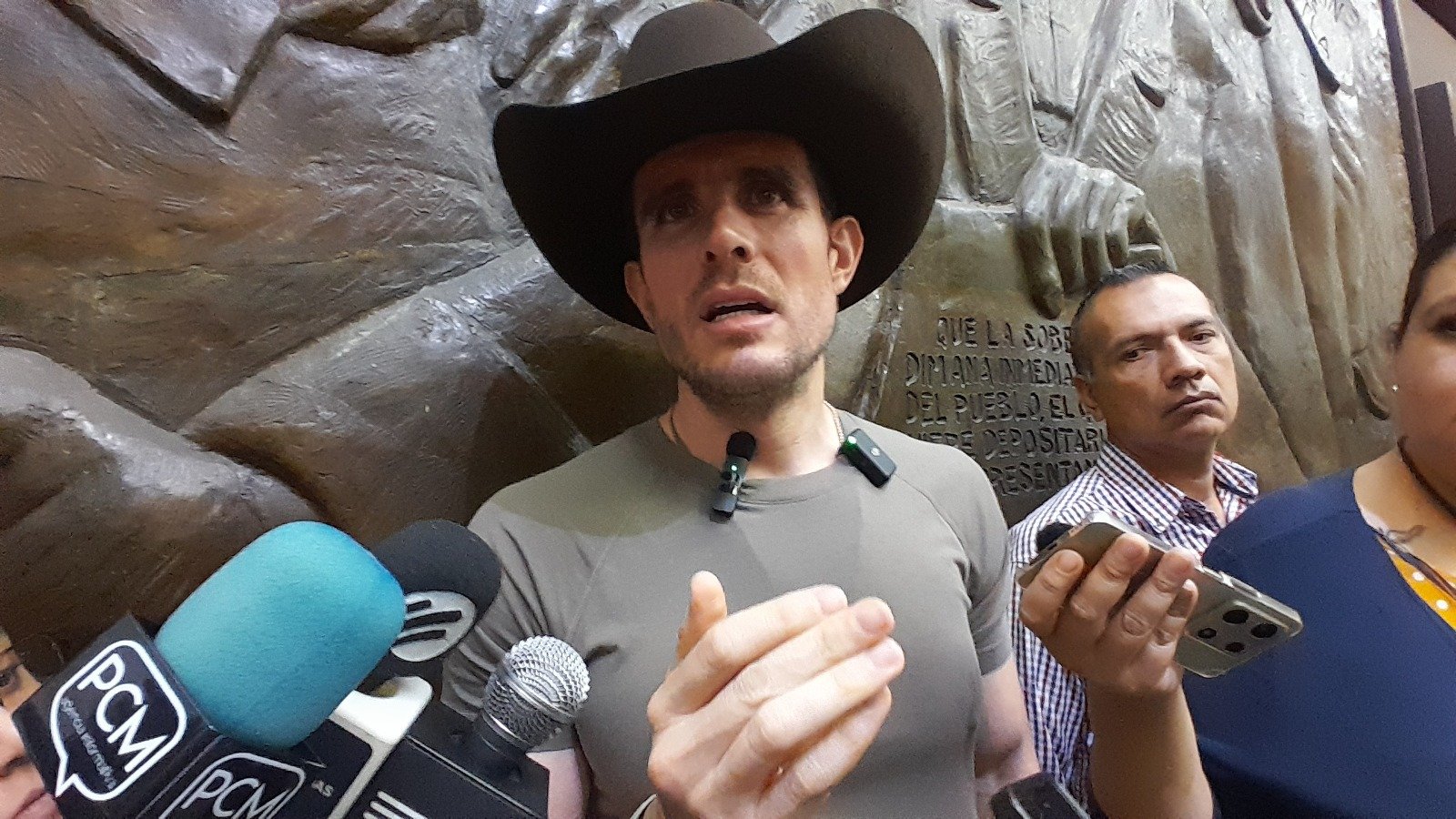 Carlos Bautista Tafolla apoya a Grecia Quiroz