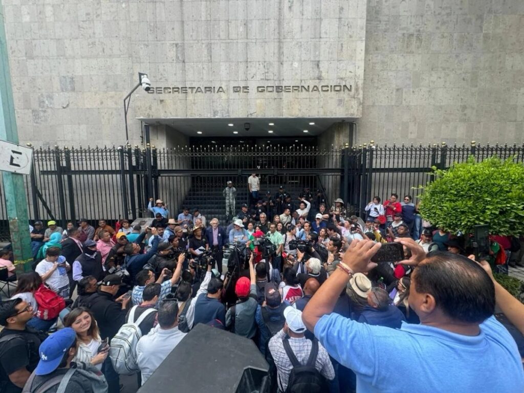 CNTE acude a Segob