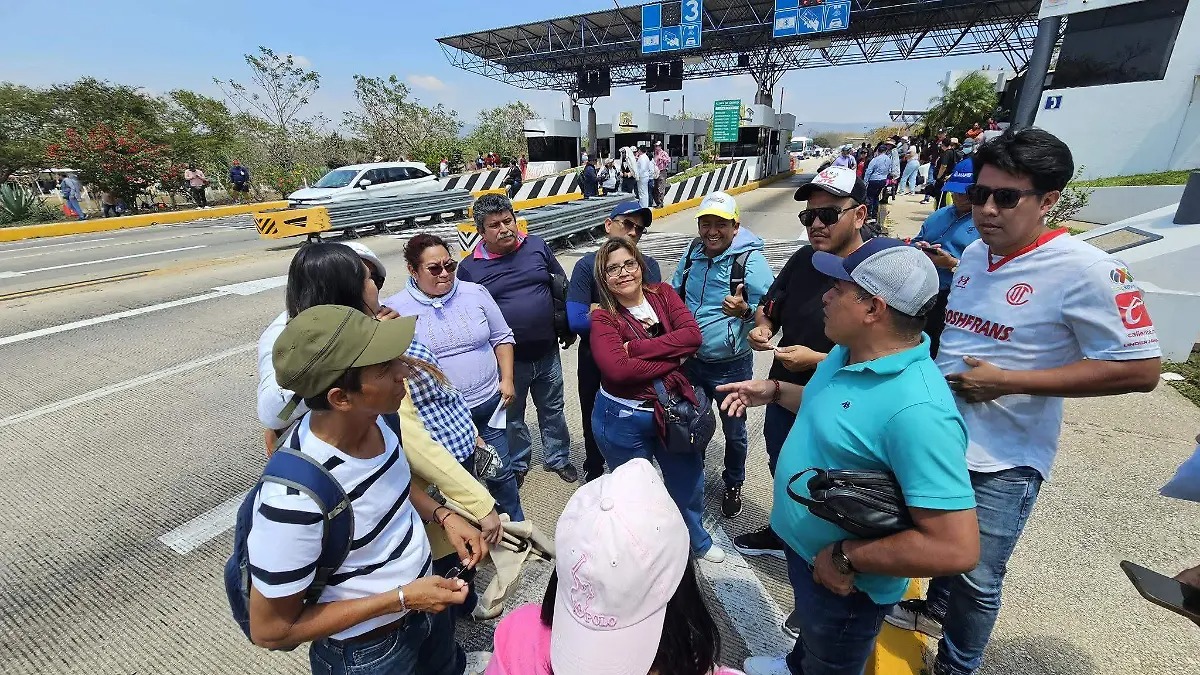 CNTE bloqueo casetas