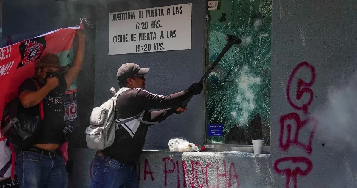 CNTE destrozos SEP