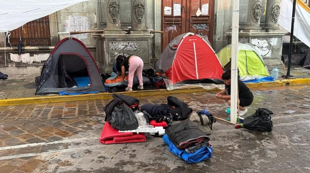 CNTE levanta plantón