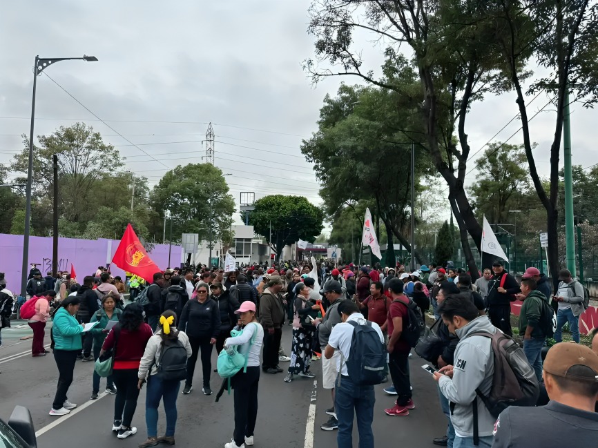 CNTE eleva presión y marcha hacia el Azteca; normalistas toman caseta de Tlalpan