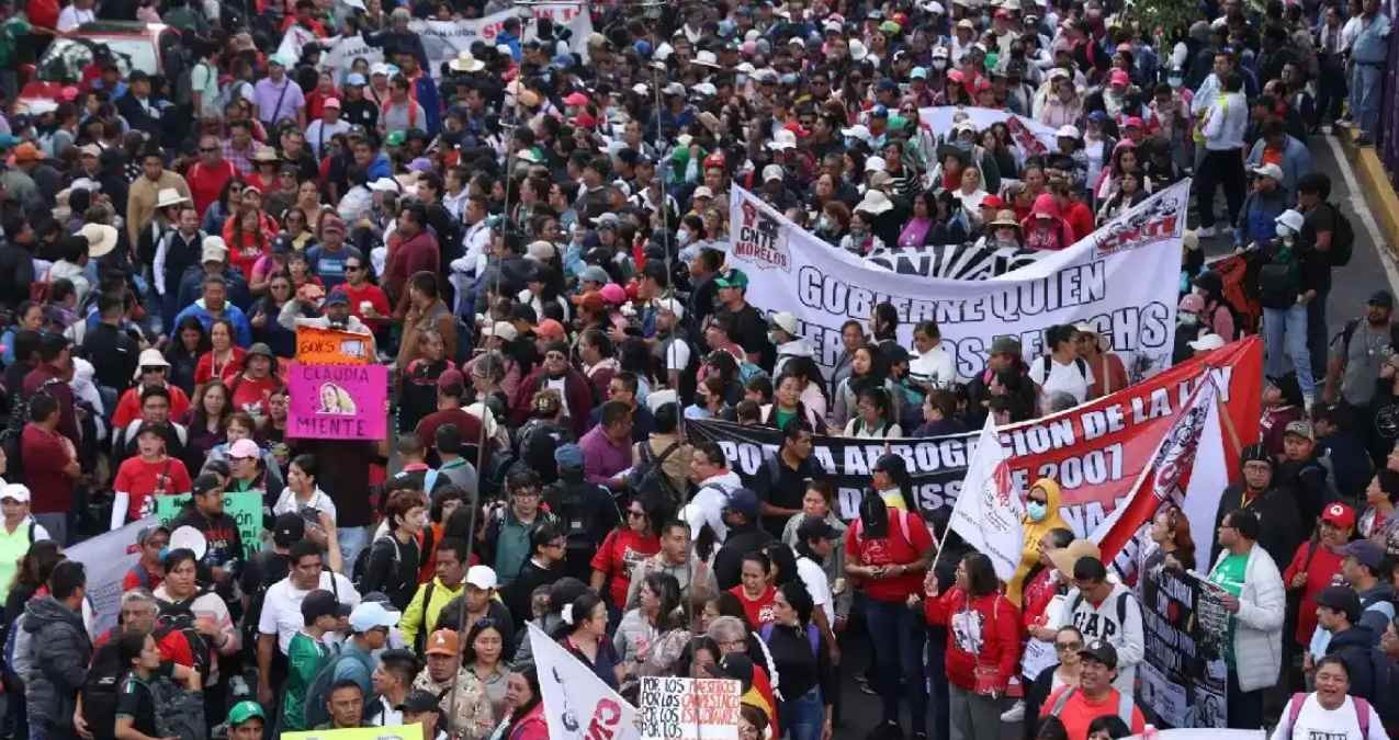 Docentes de la CNTE durante una movilización nacional en la Ciudad de México.