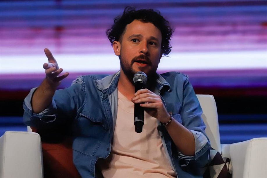Exhiben a Luisito Comunica