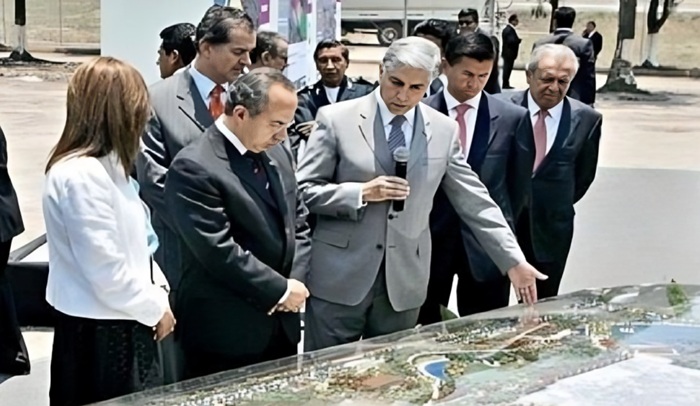 ¿Cuál era el plan de la Refinería Bicentenario de Calderón?