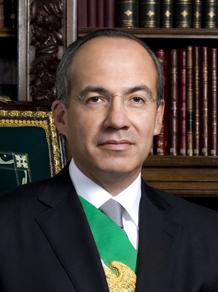 Felipe Calderón anuncia la construcción de refinería Bicentenario