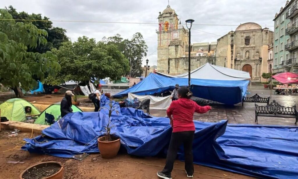 Levantan plantón CNTE
