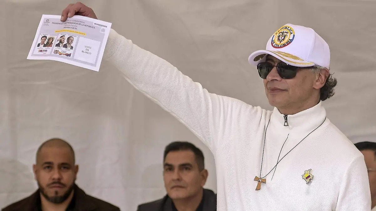 Líderes y figuras de la derecha expresan respaldo al candidato colombiano.