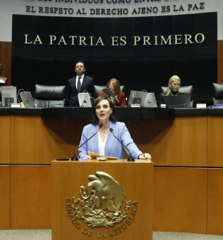 Lilly Téllez en tribuna