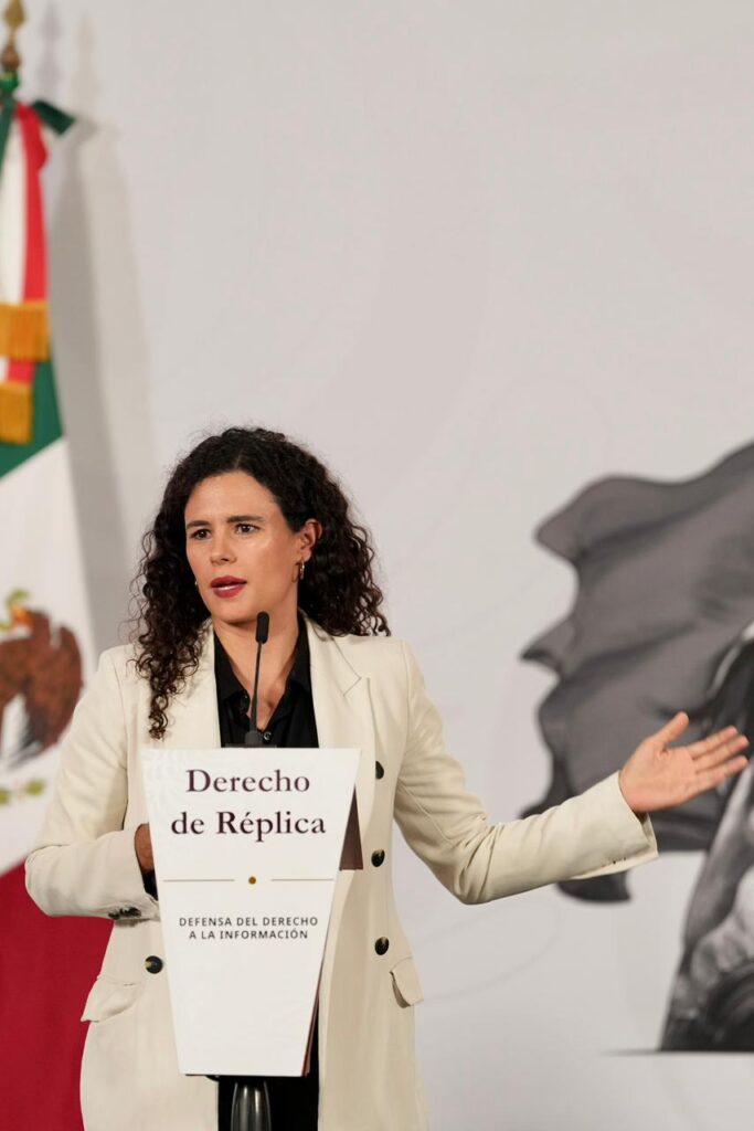 Luisa Alcalde Derecho de Réplica