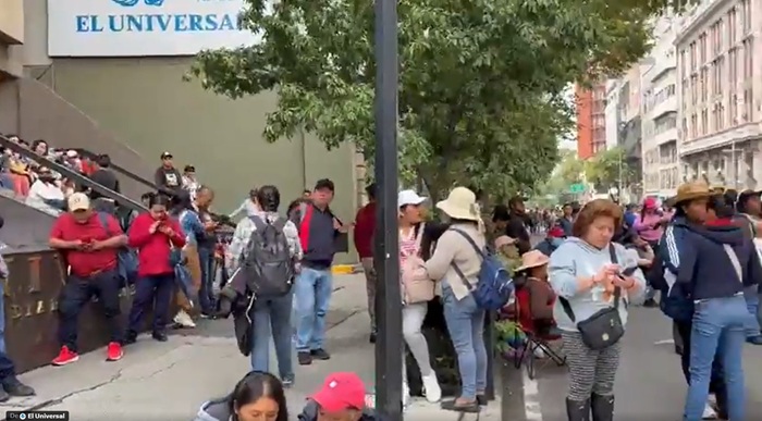 TV Azteca acusa a CNTE de vandalizar instalaciones