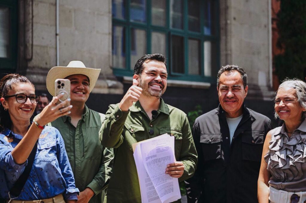 Máynez acude SCJN impugnar reforma electoral Michoacán