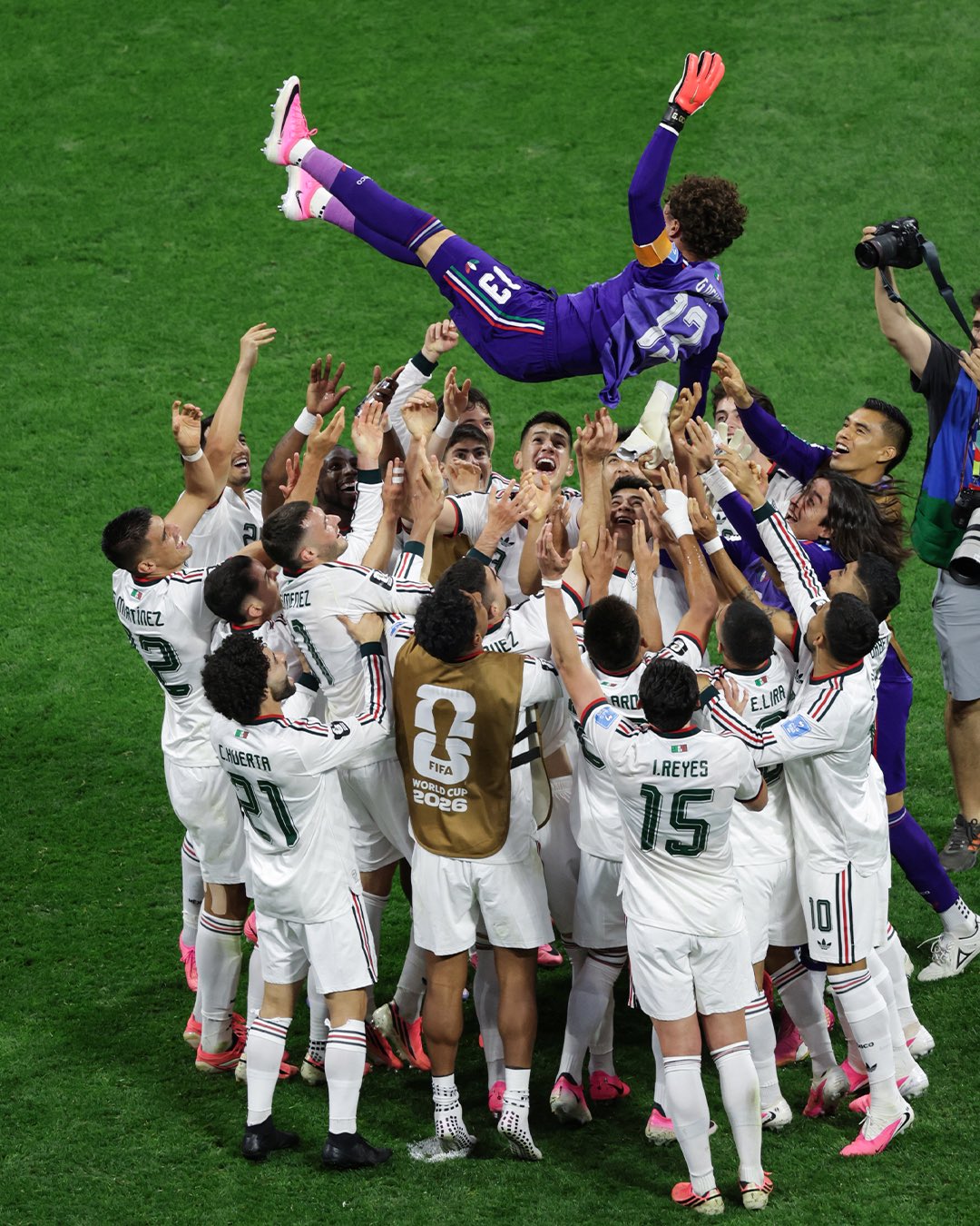 Memo Ochoa partido Chequia 