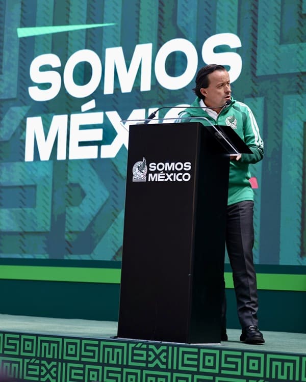 Mikel Arriola deja en ridículo a Salinas Pliego
