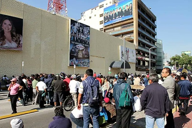 Protestas de CNTE frente a TV Azteca