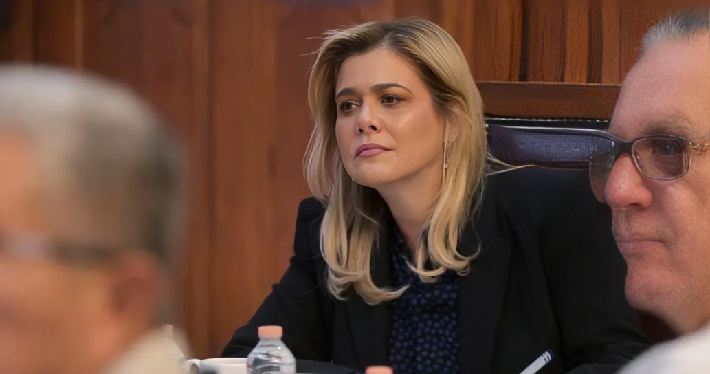 ¿Quién es asesor de seguridad de Maru Campos?
