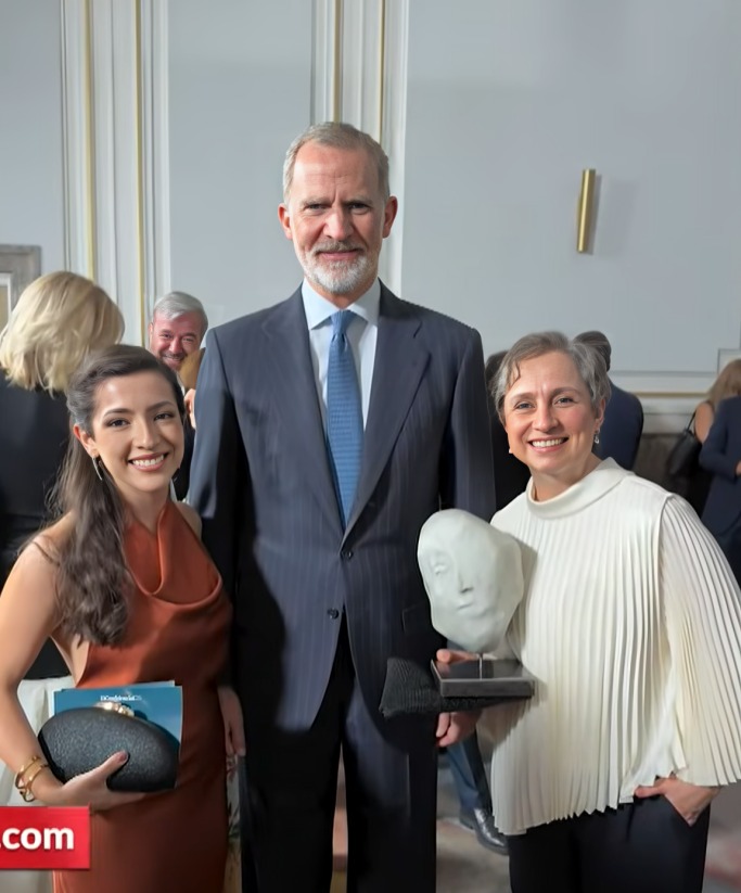 Reyes de España entregan premio a Aristegui por Televisa Leaks