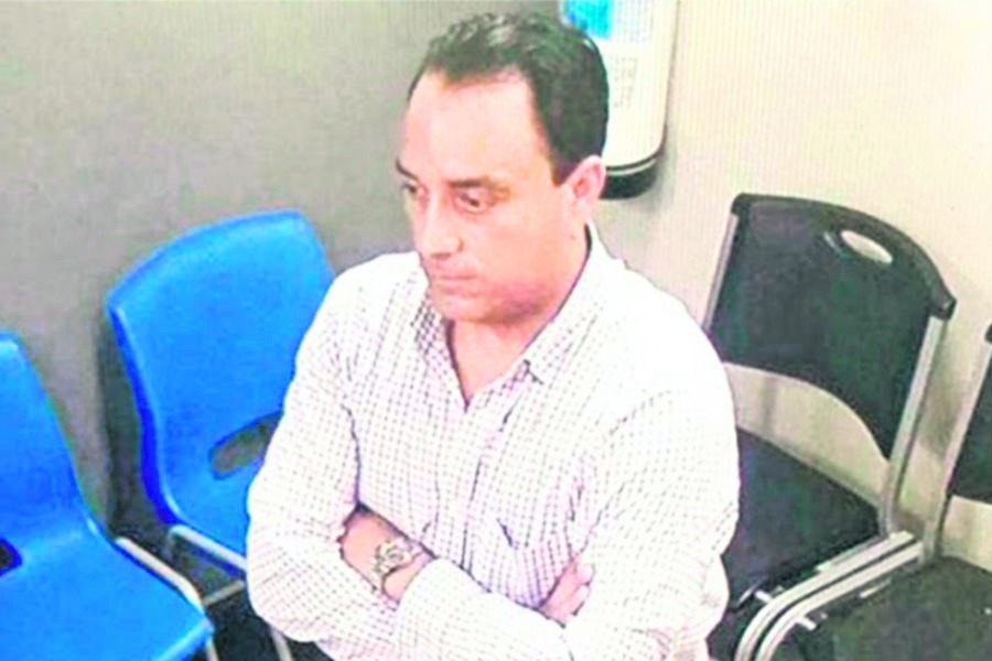 Roberto Borge abandona el penal para continuar su proceso bajo prisión domiciliaria.