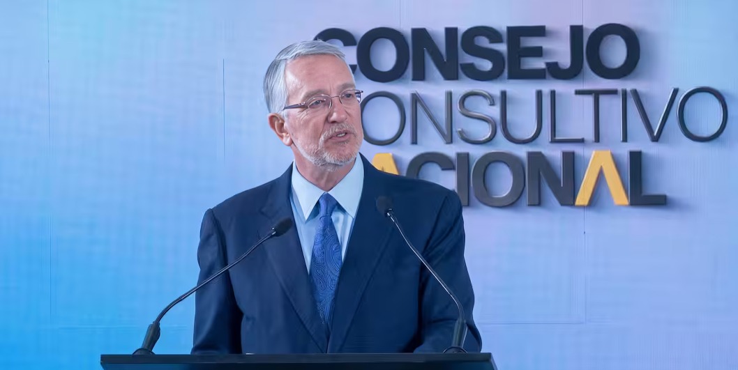 Salinas Pliego critica a Morena por obligarlo a pagar impuestos