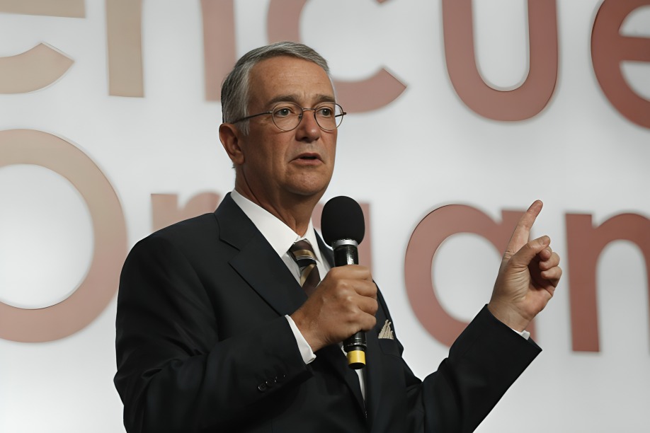 Salinas Pliego niega que robaría de ser presidente