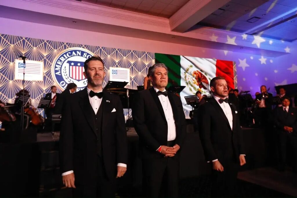 Salinas Pliego patrocina Gala Amsoc