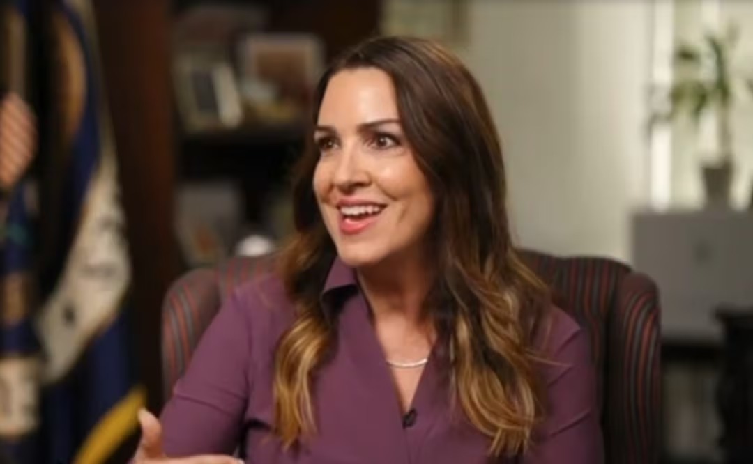 Sara Carter destaca trabajo de Sheinbaum