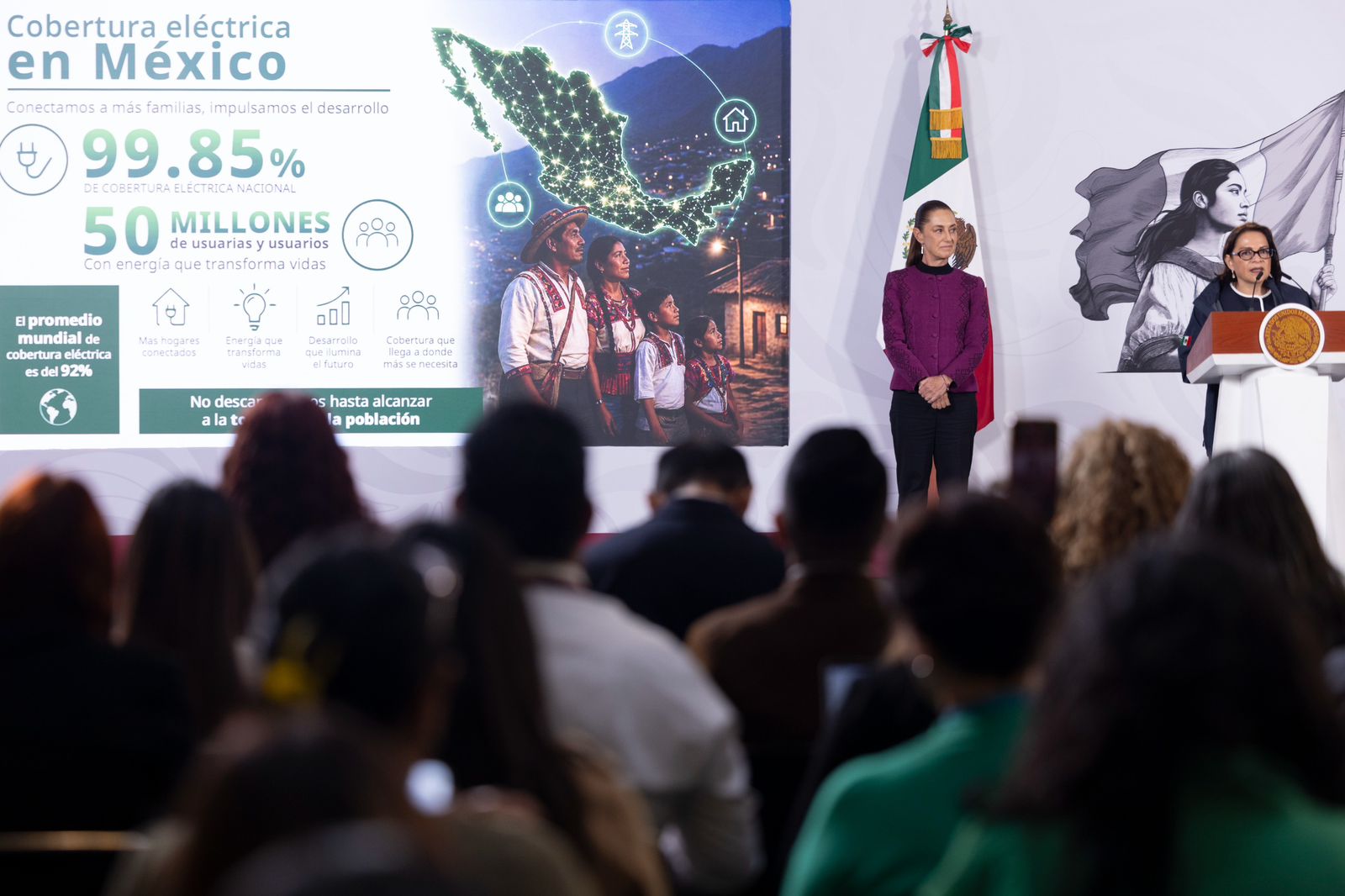 Sheinbaum anuncia plan para electrificar todo México en 2028