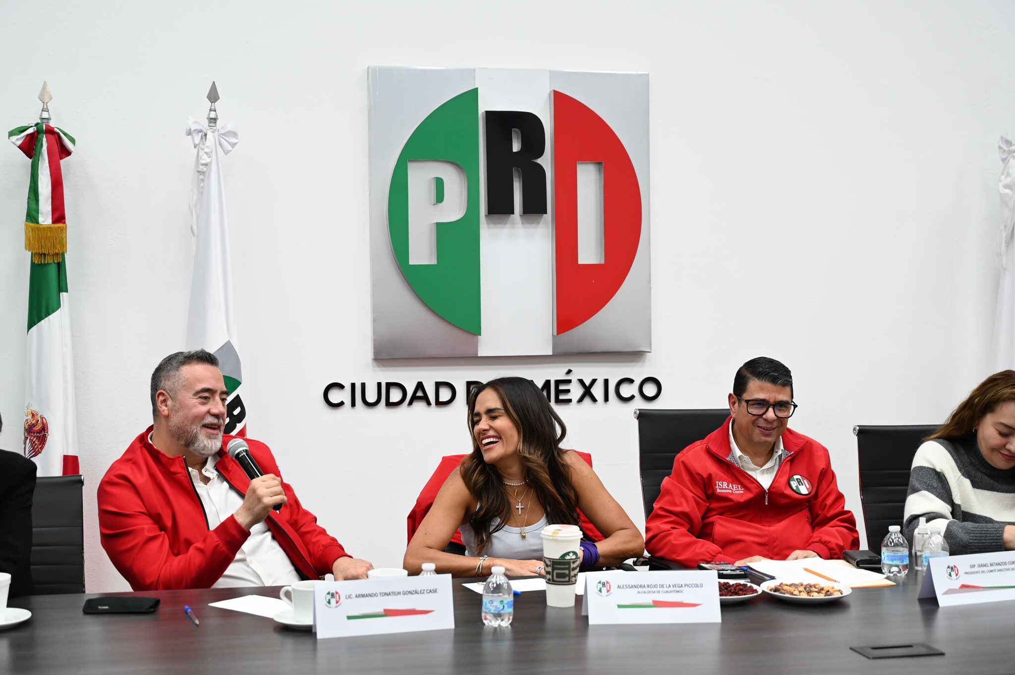 mágenes de Alessandra Rojo en un evento con el PRI desatan reacciones entre usuarios de redes sociales.